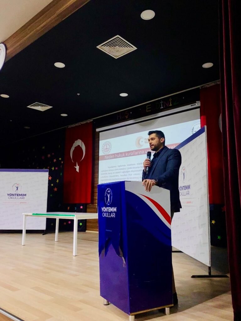 Avukat Mehmet Aytaç, Hukukun Üstünlüğü Projesi Kapsamında Öğrencilerle Buluştu